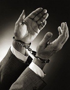 supid-criminals-should-be-handcuffed