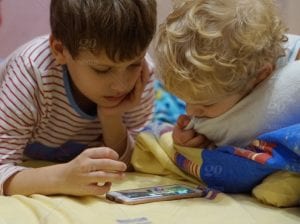 kids-watching-smartphone-a-Twenty20-image | Quincy News About Quincy Massachusetts