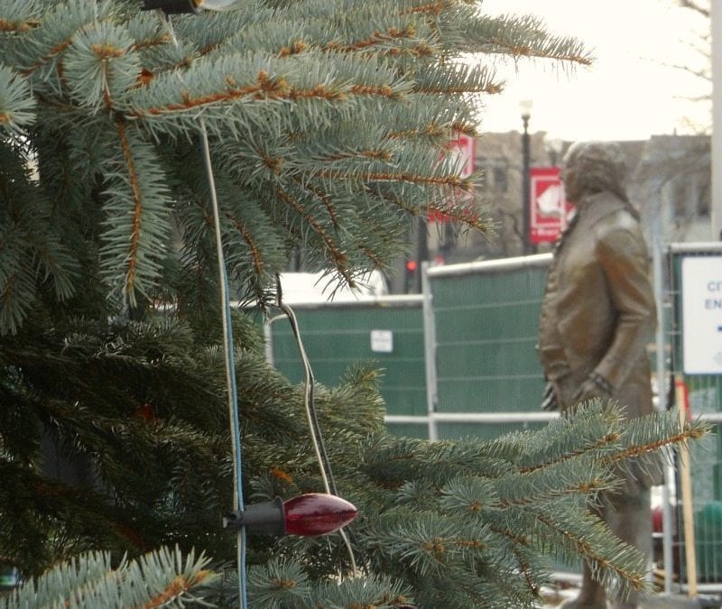 Quincy Center Christmas lights still out