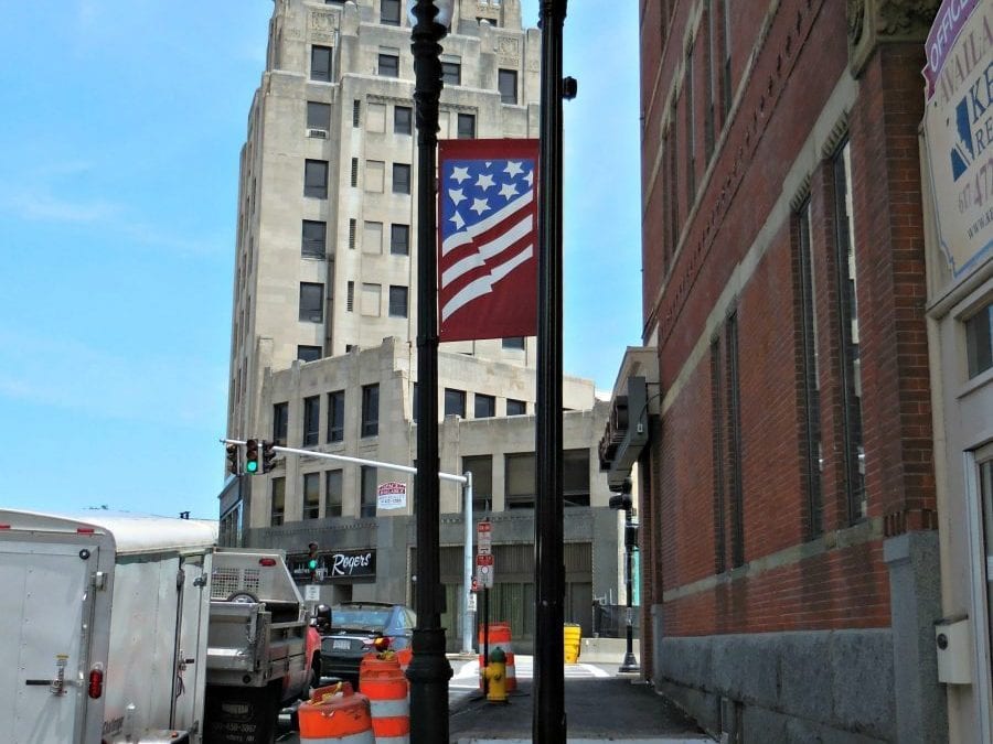 Quincy Center double street lights finally no more
