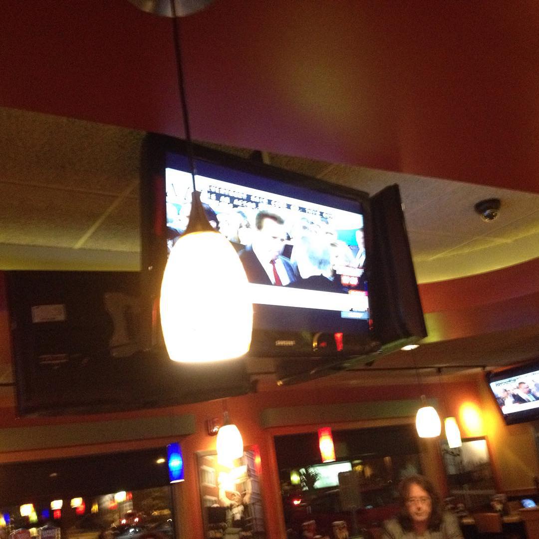 Quincy News Watching the debate on the tv at Applebee’s