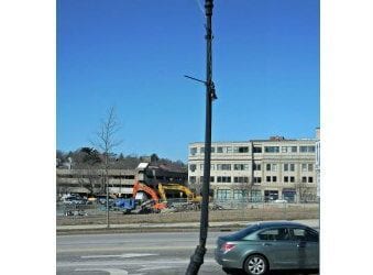 Quincy Center sideways streetlight replacement still pending