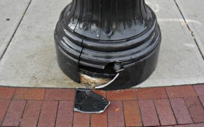 Quincy Center busted traffic light still busted