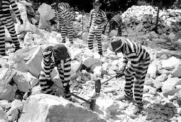 How Democratic presidential nomination contender Amy Klobuchar treats her staff