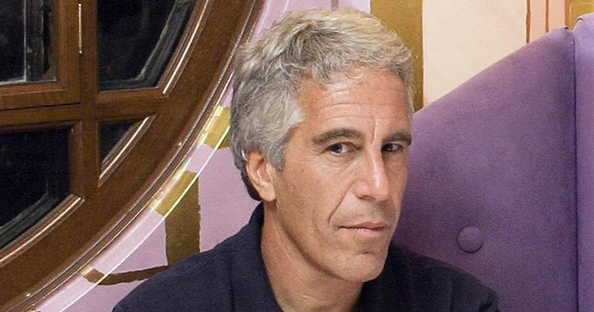 Accused sex trafficker Jeffrey Epstein found dead in Manhattan jail cell 190711-jeffrey-epstein-2004-al-1142_2b41dab51887a038408b50578d6d9a35.nbcnews-fp-1200-630